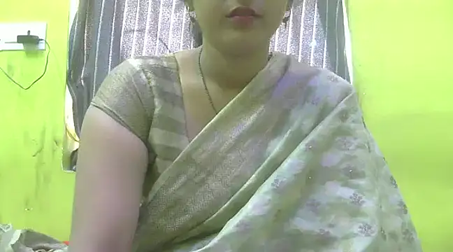 Snapshot of CUTYHINA_001 chatting on 12/04/24, 03:59 CUTYHINA 001 online show from 12/04/24, 03:59