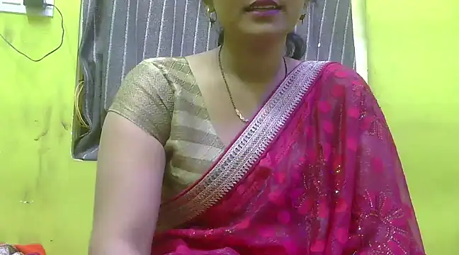 Snapshot of CUTYHINA_001 chatting on 12/04/24, 11:08 CUTYHINA 001 online show from 12/04/24, 11:08