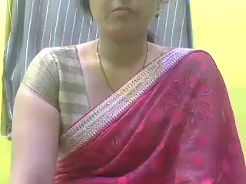 Snapshot of CUTYHINA_001 chatting on 12/14/24, 12:01 CUTYHINA 001 online show from 12/14/24, 12:01