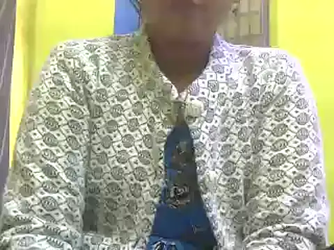 Snapshot of CUTYHINA_001 chatting on 12/18/24, 10:51 CUTYHINA 001 online show from 12/18/24, 10:51