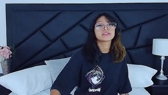 Yommi Winx online show from 12/31/24, 07:10