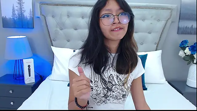 Yommi Winx online show from 03/11/25, 01:59