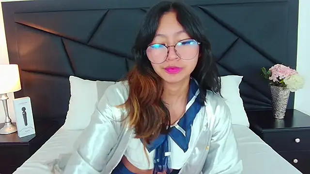 Yommi Winx online show from 03/22/25, 12:25