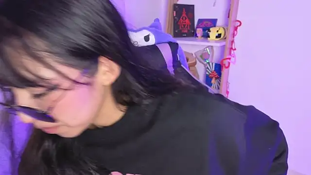 Yommi Winx online show from 11/16/25, 03:23