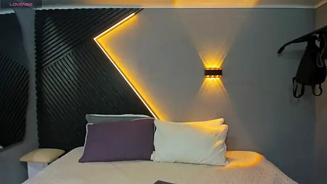 Laia and Aloby online show from 04/14/26, 10:16