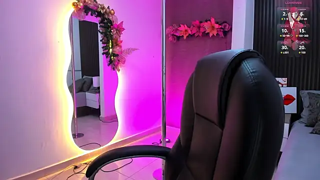 natasha  jackson online show from 12/18/25, 12:33