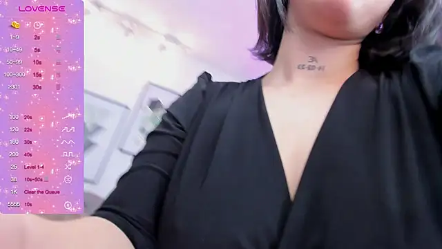 kendaall jenner  online show from 12/24/24, 03:49