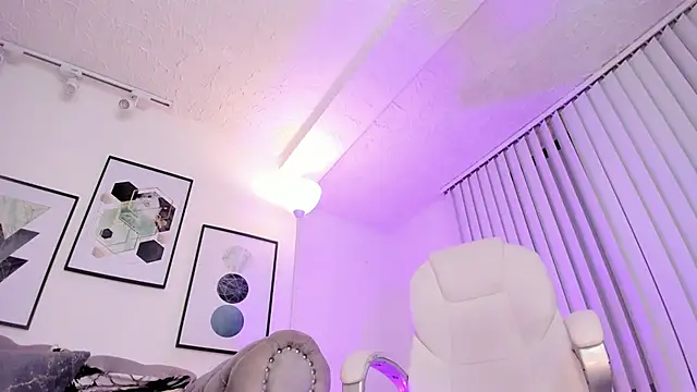 kendaall jenner  online show from 01/24/25, 10:11