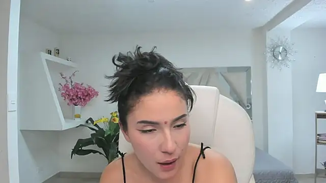 kendaall jenner  online show from 02/01/25, 07:36