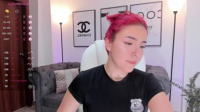 kendaall jenner  online show from 03/01/25, 06:35