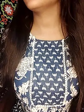 Sreya213 online show from 03/18/26, 06:44