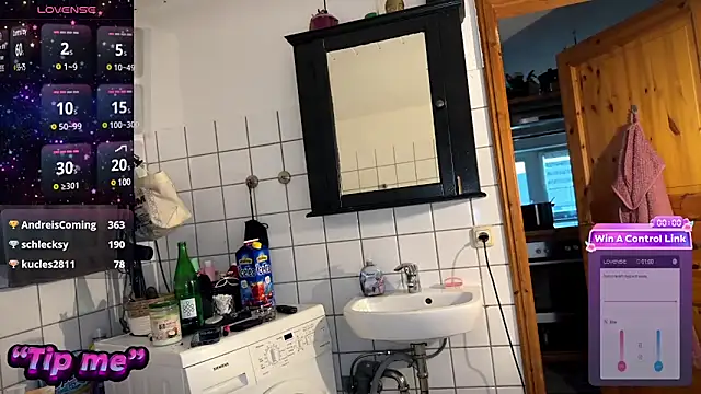 Snapshot of elina_may chatting on 12/14/24, 01:59 elina may online show from 12/14/24, 01:59