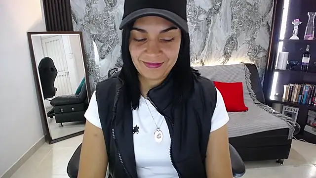 Carlota milf 30 online show from 10/19/25, 02:18