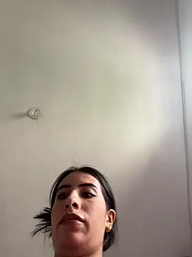 Snapshot of IssabellaLopez chatting on 05/20/26, 04:46 IssabellaLopez online show from 05/20/26, 04:46