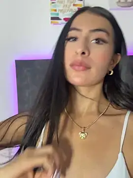 Snapshot of IssabellaLopez chatting on 06/10/26, 05:01 IssabellaLopez online show from 06/10/26, 05:01