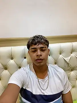 Snapshot of dafnezahiraa_ chatting on 12/27/24, 12:29 dafnezahiraa online show from 12/27/24, 12:29