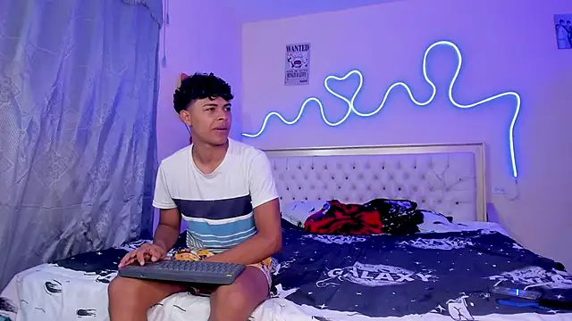 Snapshot of dafnezahiraa_ chatting on 09/19/25, 03:30 dafnezahiraa online show from 09/19/25, 03:30