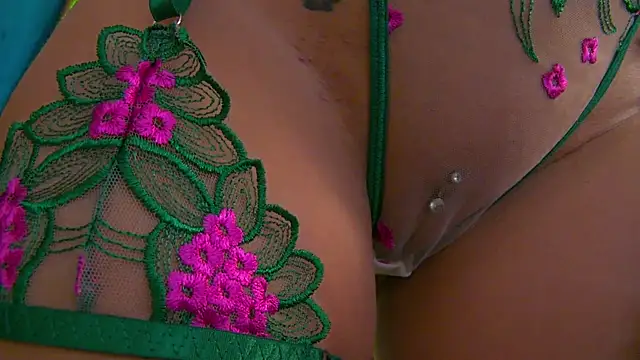 Snapshot of Foxxxy_MILF chatting on 06/08/26, 03:51 Foxxxy MILF online show from 06/08/26, 03:51