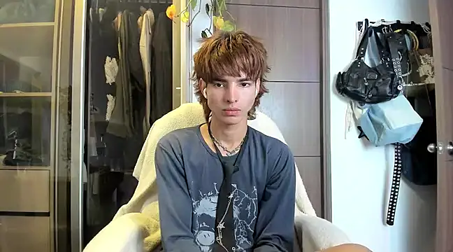 Snapshot of santy-kitty chatting on 01/25/25, 01:10 santy-kitty online show from 01/25/25, 01:10