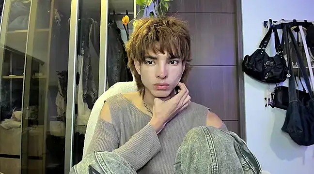 Snapshot of santy-kitty chatting on 01/28/25, 03:04 santy-kitty online show from 01/28/25, 03:04