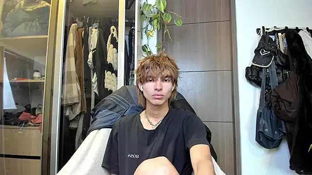 Snapshot of santy-kitty chatting on 02/16/25, 04:20 santy-kitty online show from 02/16/25, 04:20