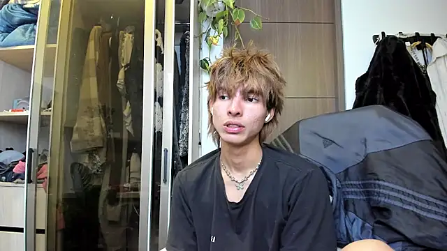 Snapshot of santy-kitty chatting on 02/16/25, 07:26 santy-kitty online show from 02/16/25, 07:26