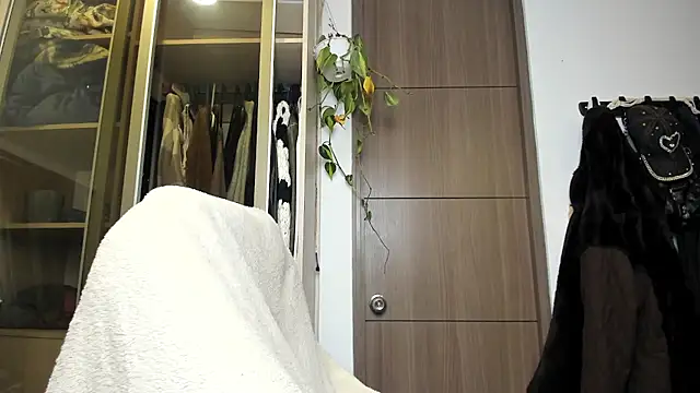 Snapshot of santy-kitty chatting on 03/02/25, 03:24 santy-kitty online show from 03/02/25, 03:24