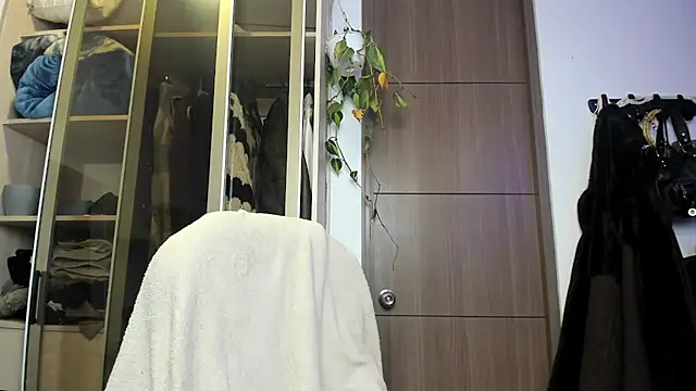 Snapshot of santy-kitty chatting on 03/04/25, 05:53 santy-kitty online show from 03/04/25, 05:53