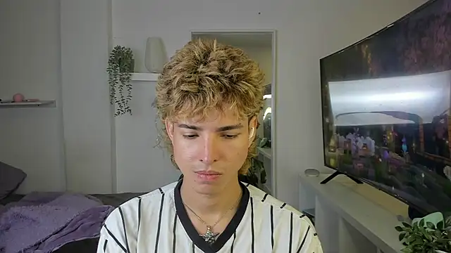 santy-kitty online show from 11/08/25, 01:28