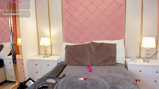 Issabella Roa online show from 04/11/26, 04:06