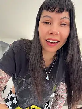 Snapshot of EemaHaruki chatting on 07/17/26, 06:57 EemaHaruki online show from 07/17/26, 06:57