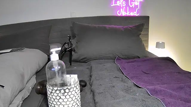 Sissy-Bee online show from 10/28/25, 07:05