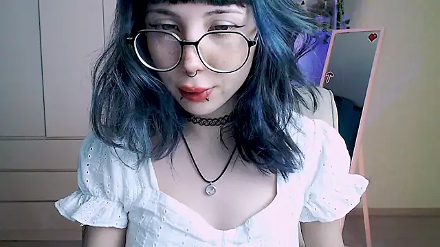 Snapshot of MoriHorri chatting on 12/19/24, 01:39 MoriHorri online show from 12/19/24, 01:39