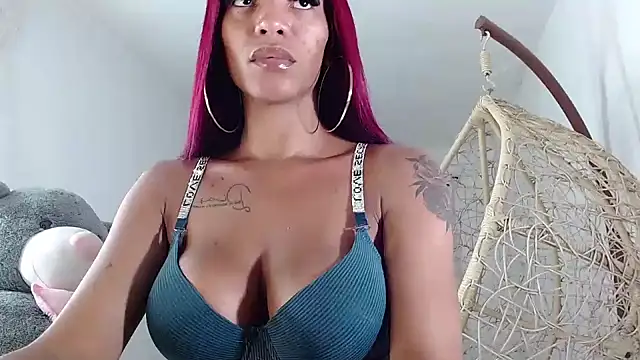 ebonyhotcats90 online show from 09/15/25, 10:43