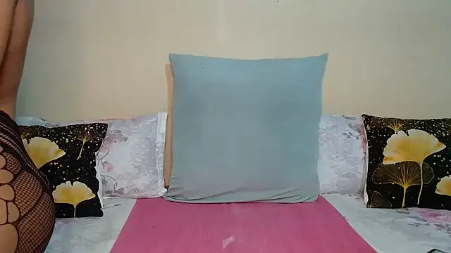 Snapshot of DiamondLuv29 chatting on 06/27/26, 02:27 DiamondLuv29 online show from 06/27/26, 02:27