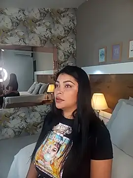 EmaBakker online show from 12/22/25, 12:02