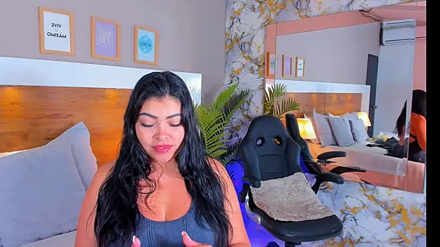 EmaBakker online show from 04/08/26, 04:45