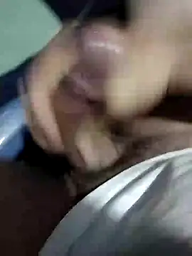 Snapshot of lm279 chatting on 12/18/24, 08:03 lm279 online show from 12/18/24, 08:03