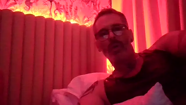 Snapshot of LIVEcamCUMDADDY chatting on 04/06/26, 02:20 LIVEcamCUMDADDY online show from 04/06/26, 02:20