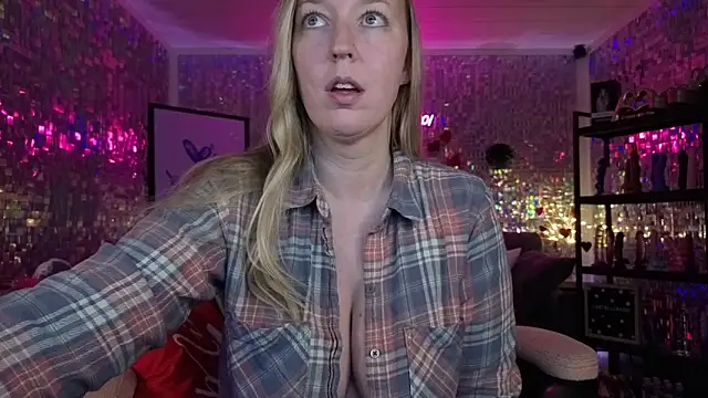 lucyallen4201 online show from 02/07/26, 03:54