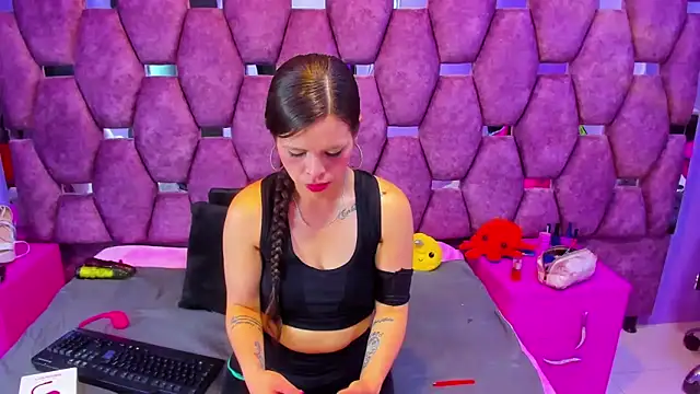 Snapshot of Mariana_Benett chatting on 10/07/25, 08:50 Mariana Benett online show from 10/07/25, 08:50