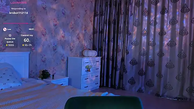 Nora Failure online show from 09/19/25, 02:13