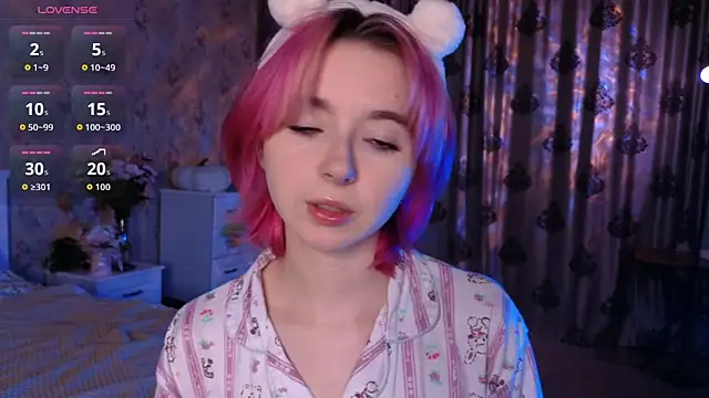 Nora Failure online show from 10/02/25, 01:07