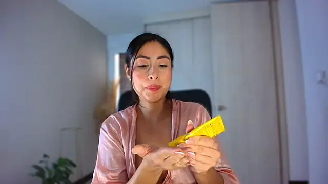auroracaruso11 online show from 06/13/26, 06:28