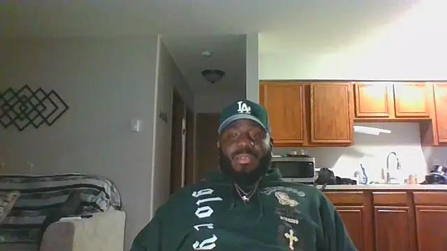 Stayinalive1992 online show from 12/17/24, 06:24