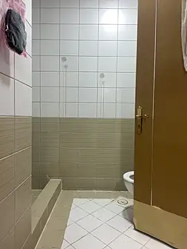 Layla-daloua online show from 12/14/25, 10:36