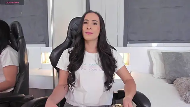 SaraGomez1 online show from 02/24/25, 12:48