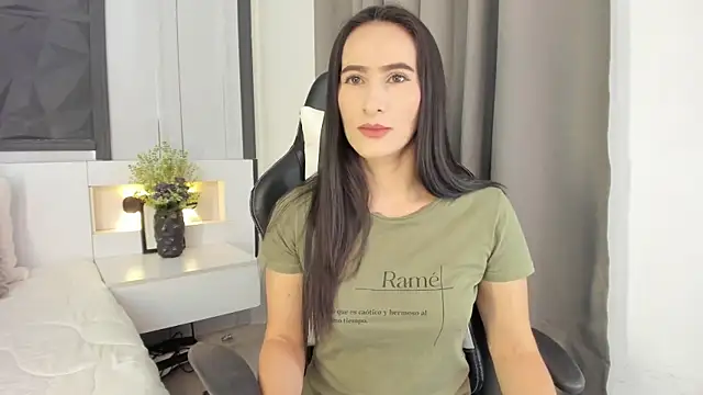 SaraGomez1 online show from 10/03/25, 02:14