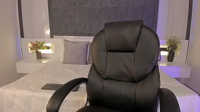 SaraGomez1 online show from 02/27/26, 01:44