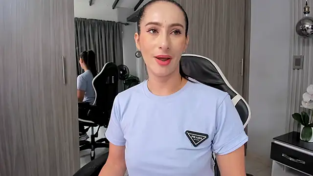 SaraGomez1 online show from 06/05/26, 01:17